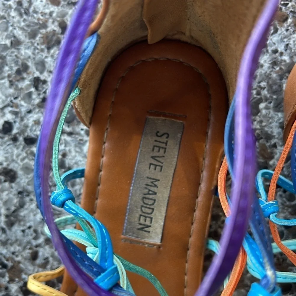 Steve Madden‎ Rainbow Sandals girls size 3.5 zipper back.